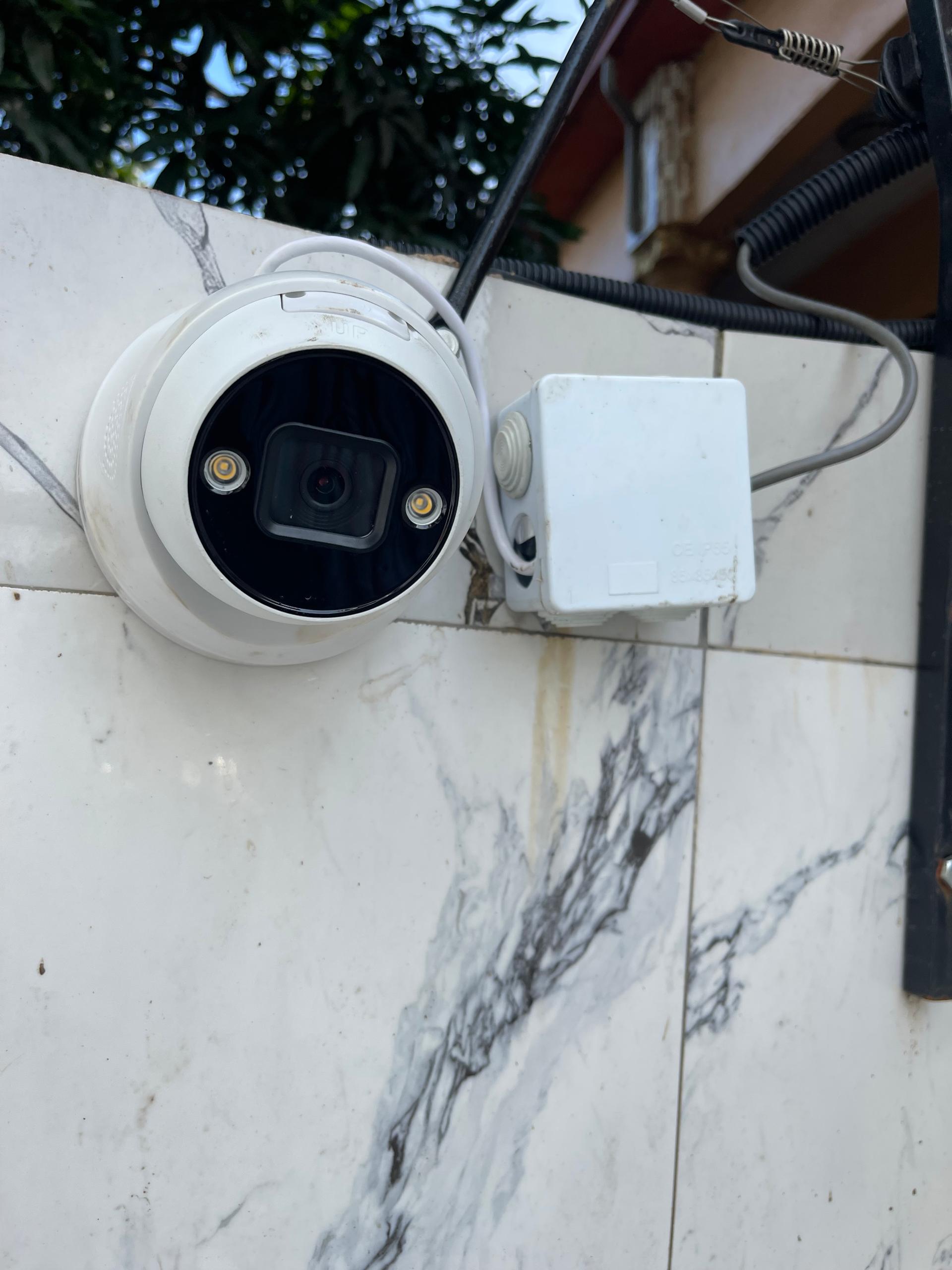 Système CCTV haute résolution installé par Grand Pixel Solutions Guinée